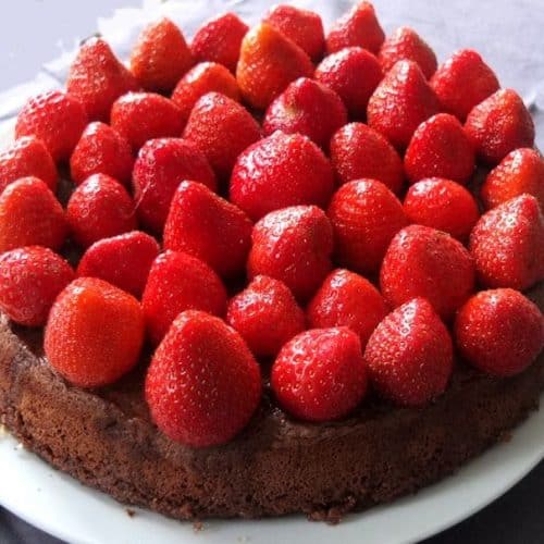 Dark Chocolate Strawberry Cake - My Dinner