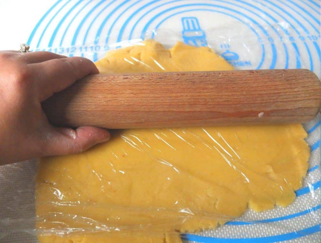 roll  cookies with covering the dough with cling film
