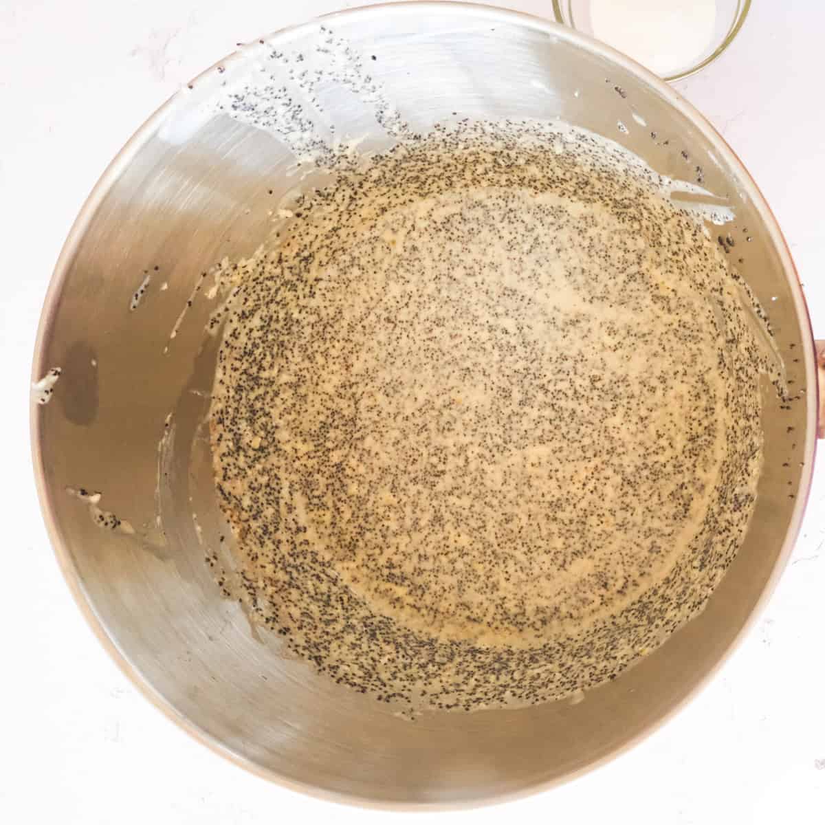 poppy seed bakker in a bowl
