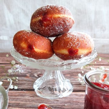 Berliner on a cake stand stacked like a pyramid