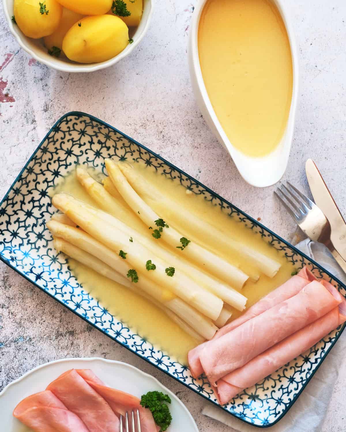 White asparagus with ham