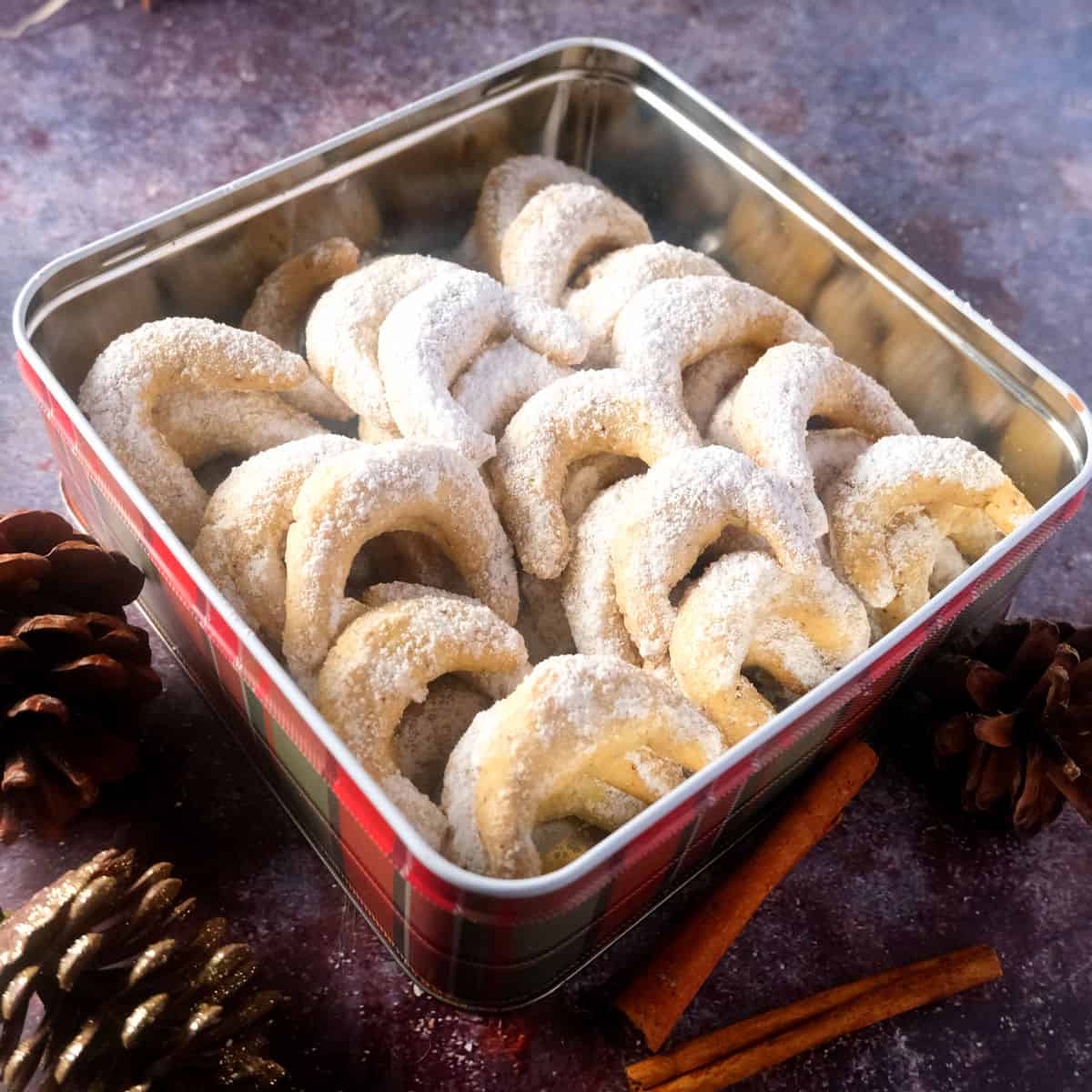 Vanillekipferl in a cookie tin