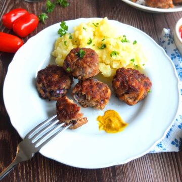 Frikadellen-German Meatballs