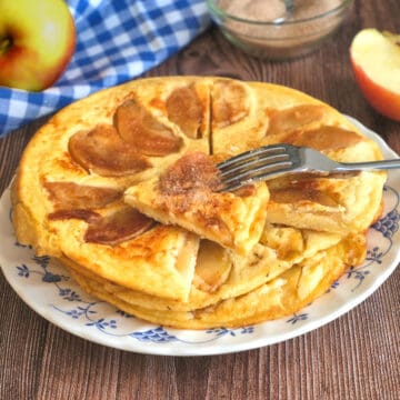 Apfelpfannkuchen-german pancakes with apples