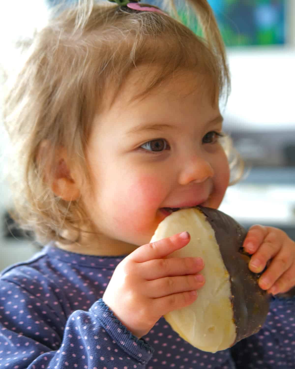 Child eating Amerikaner Cookies.