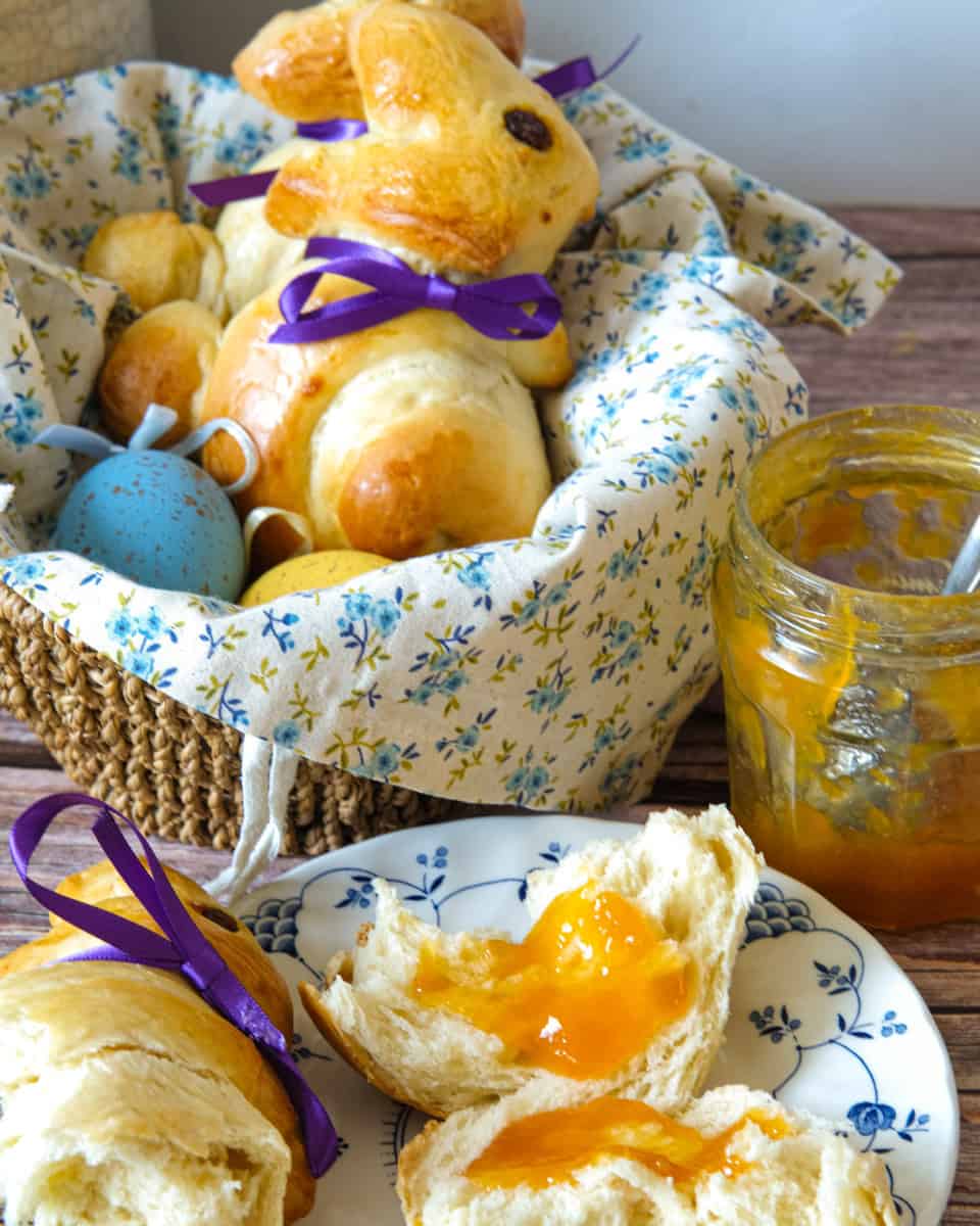 Bunny shaped dinner rolls