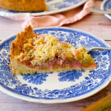Rhubarb Streusel Cake Slice