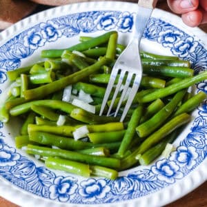 A plate with Bohnensalat (green beans and onion)