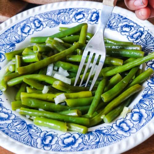 A plate with Bohnensalat (green beans and onion)