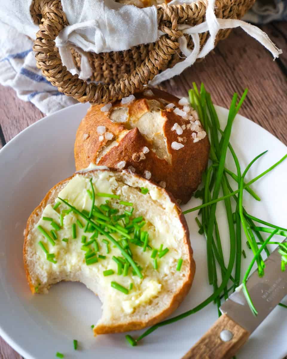 Pretzel rolls with chives